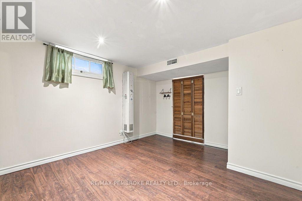 3 Elliott Street, Whitewater Region, Ontario  K0J 1C0 - Photo 34 - X13832200