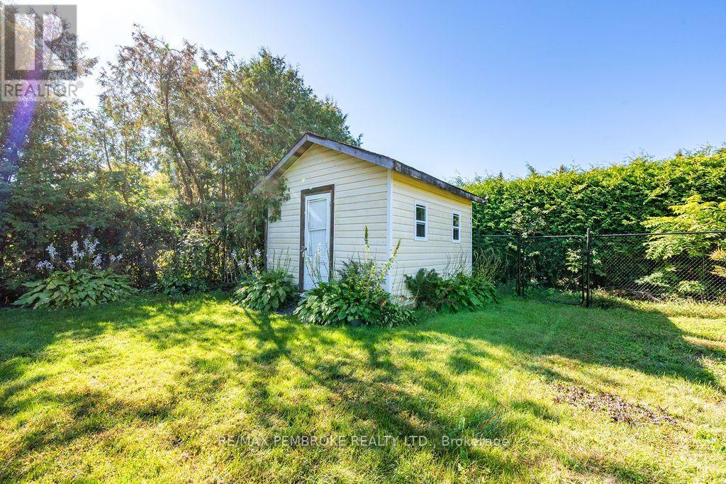 3 Elliott Street, Whitewater Region, Ontario  K0J 1C0 - Photo 37 - X13832200