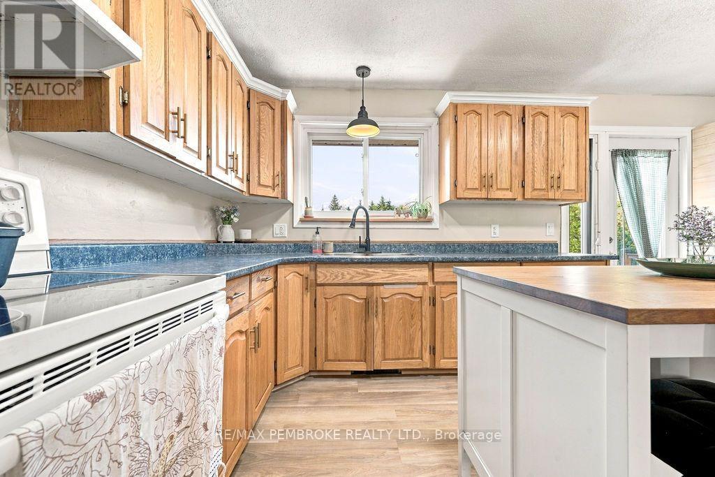 3 Elliott Street, Whitewater Region, Ontario  K0J 1C0 - Photo 7 - X13832200