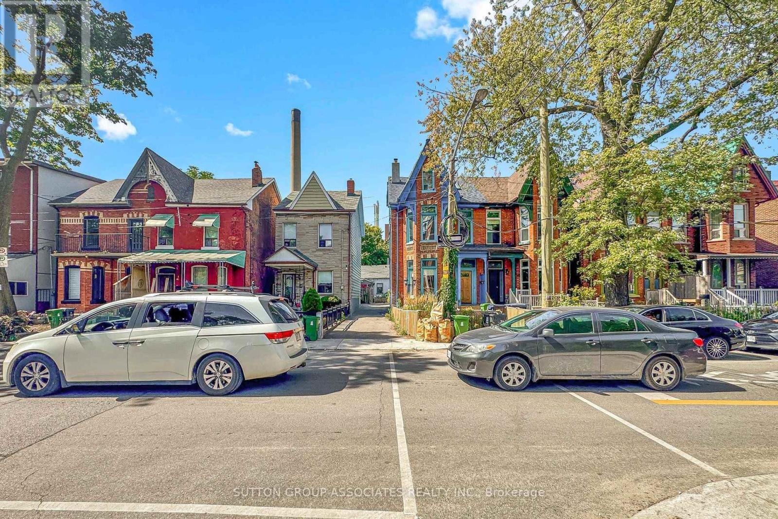 18 1/2 Bellevue Avenue, Toronto, Ontario  M5T 2N4 - Photo 3 - C13761660