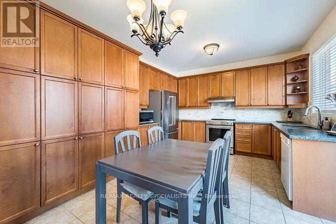 154 Valleyway Drive, Brampton, Ontario  L6X 0N3 - Photo 18 - W13832192