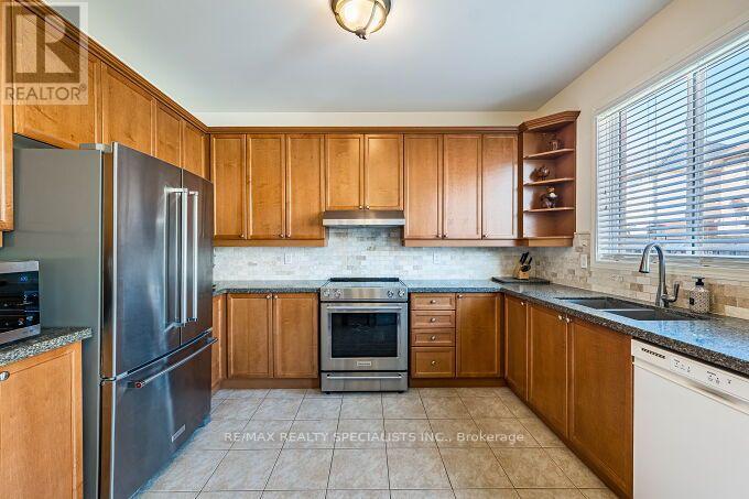 154 Valleyway Drive, Brampton, Ontario  L6X 0N3 - Photo 19 - W13832192