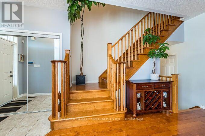 154 Valleyway Drive, Brampton, Ontario  L6X 0N3 - Photo 7 - W13832192