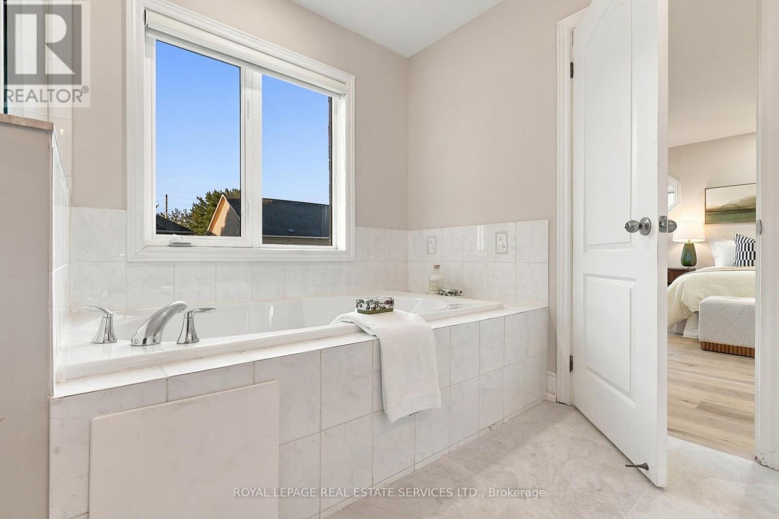 3396 Hayhurst Crescent, Oakville, Ontario  L6L 6W9 - Photo 15 - W13832204