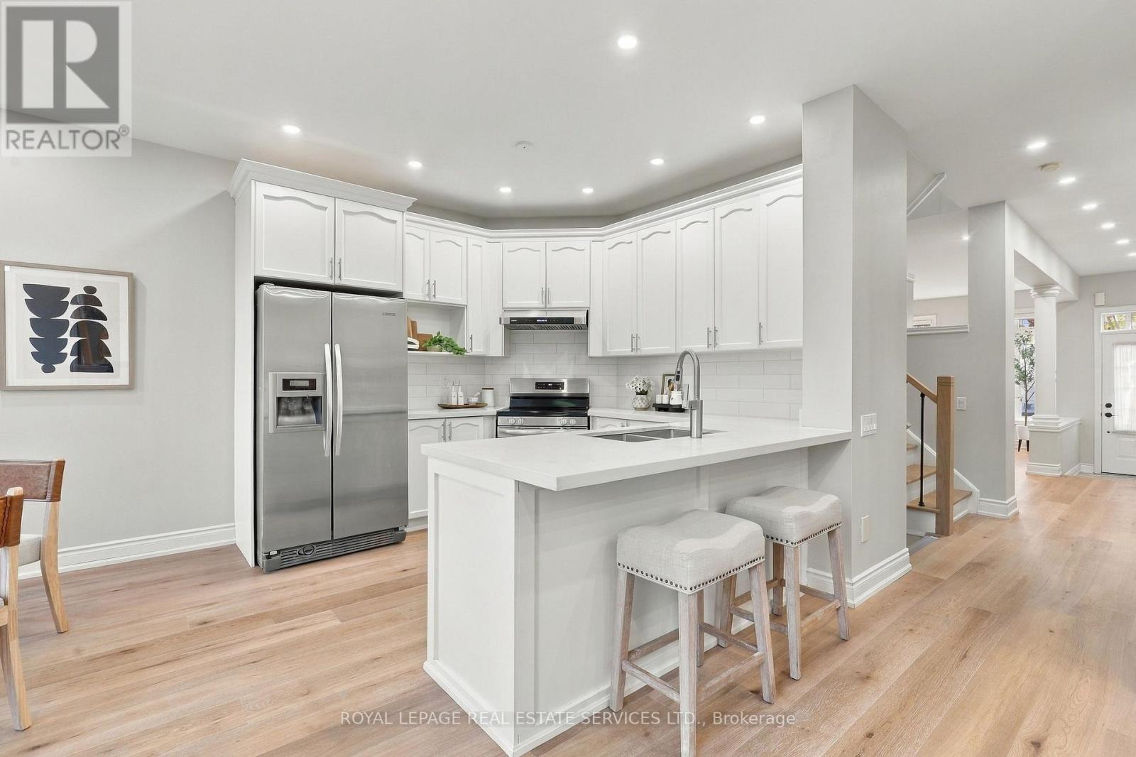 3396 Hayhurst Crescent, Oakville, Ontario  L6L 6W9 - Photo 9 - W13832204