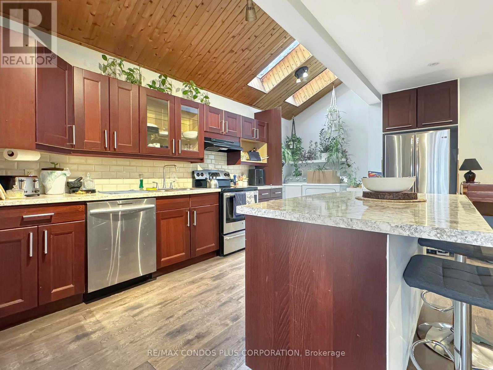 869 BEACH BOULEVARD, Hamilton, Ontario