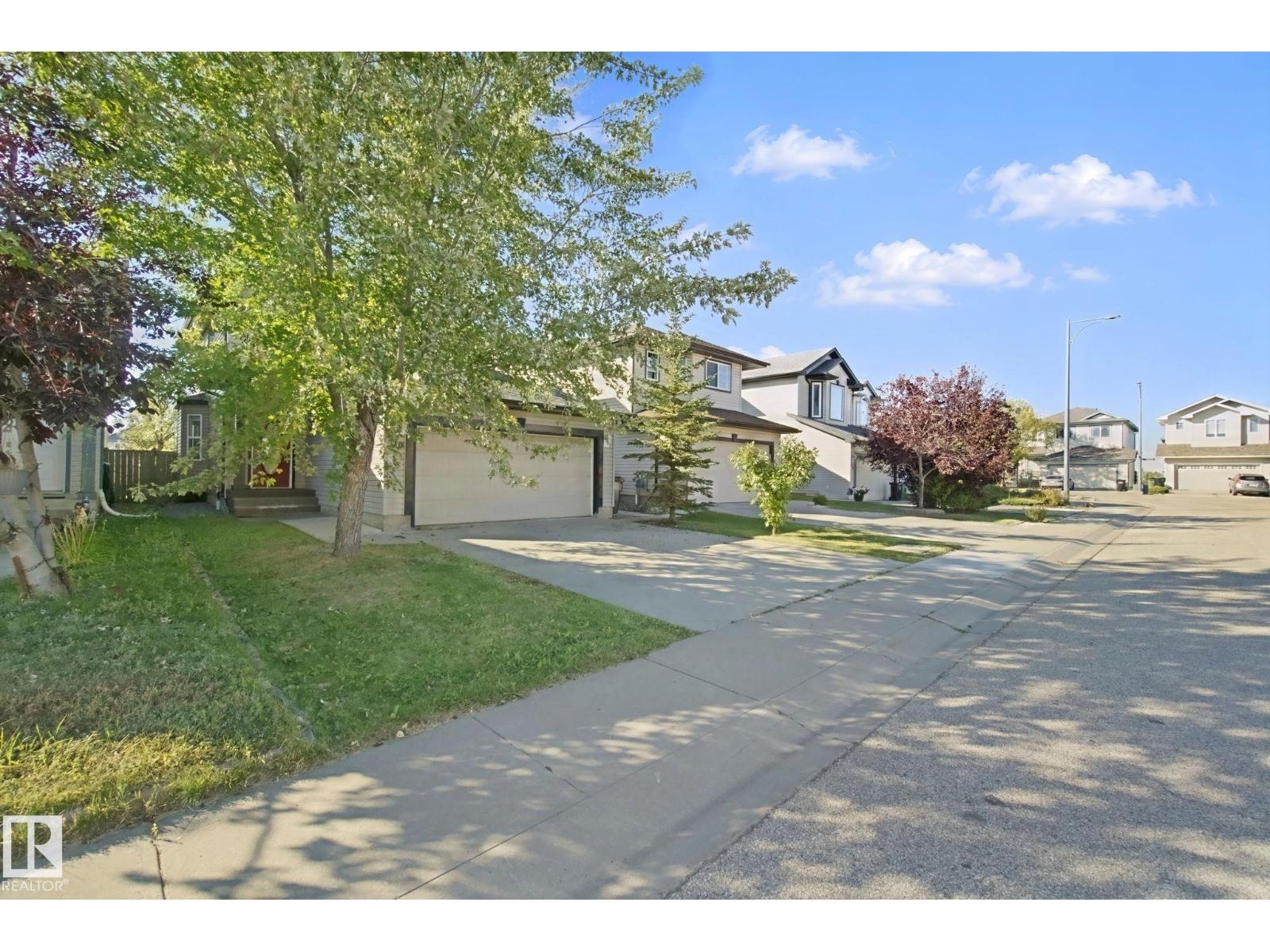 610 87 ST SW