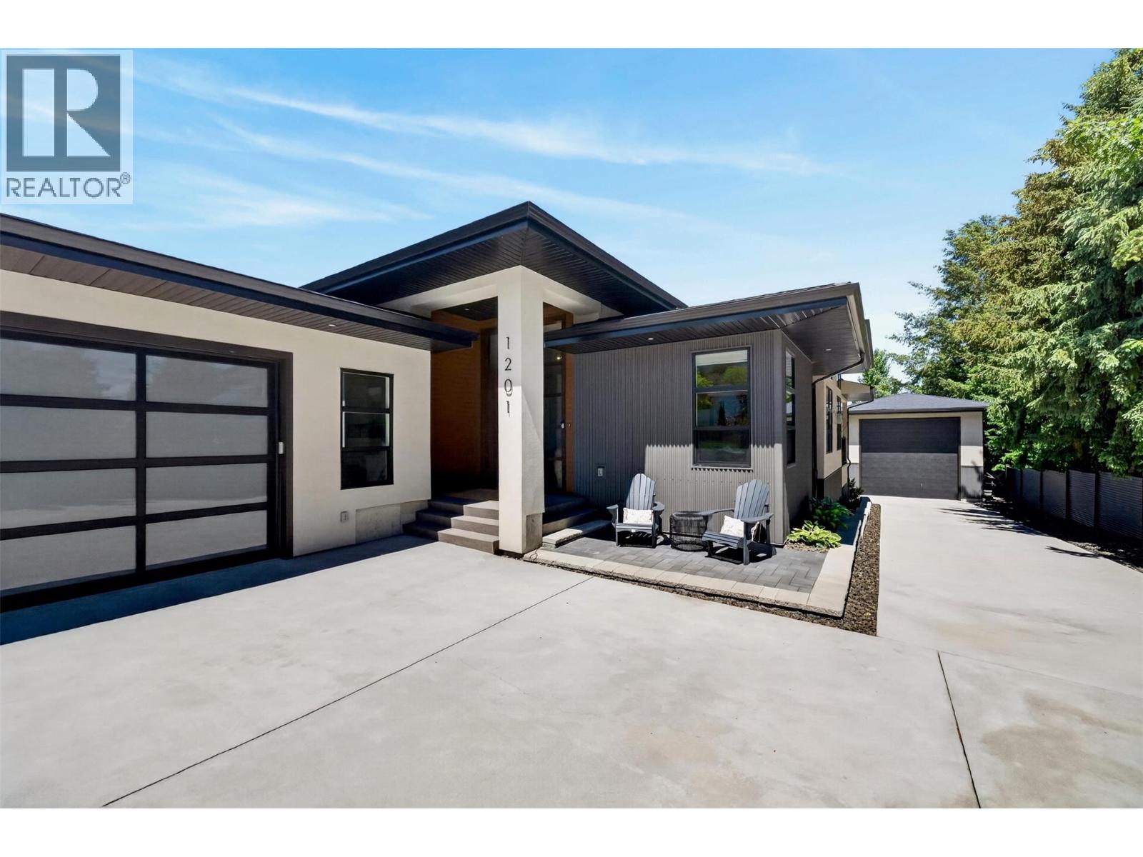 1201 20 Avenue SW, Salmon Arm, British Columbia