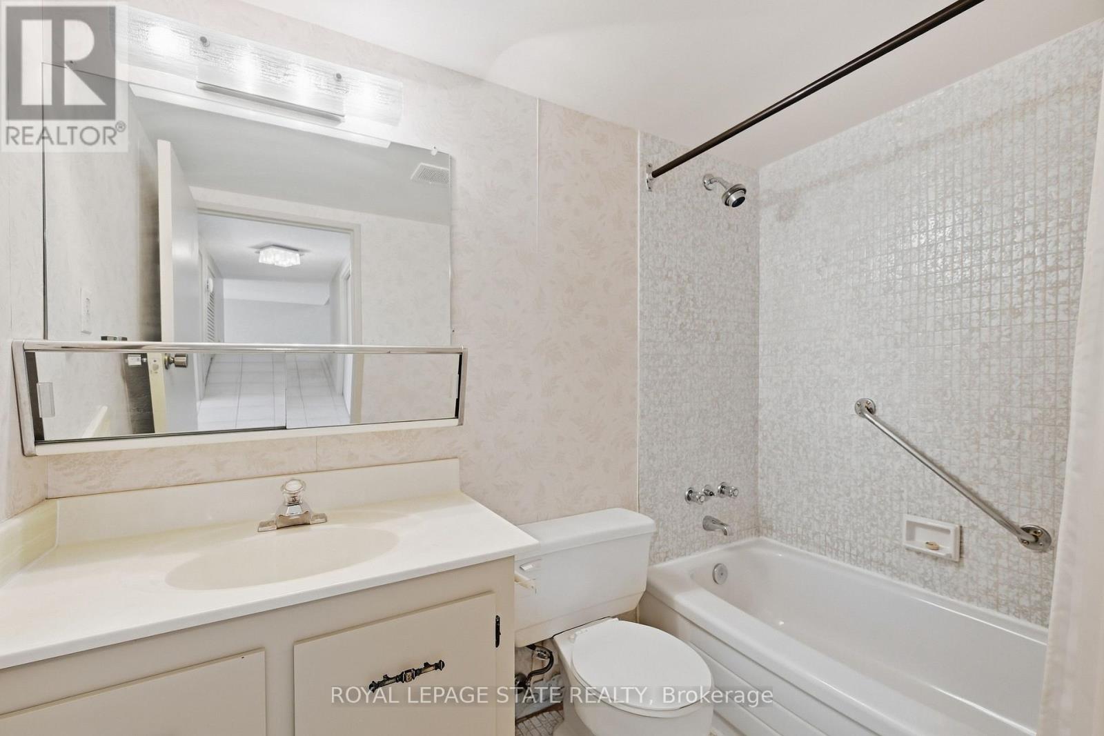 102 - 120 Duke Street, Hamilton, Ontario  L8P 4T1 - Photo 2 - X13686502