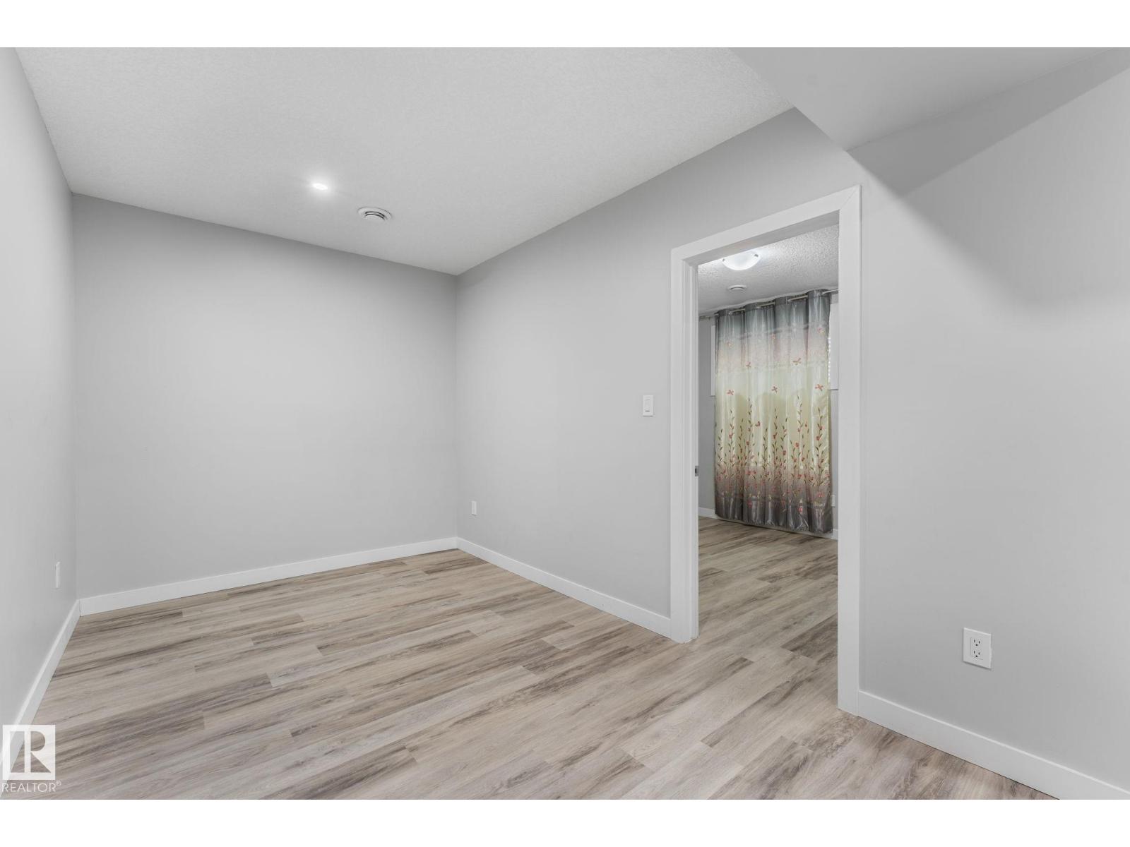 16718 64 ST NW