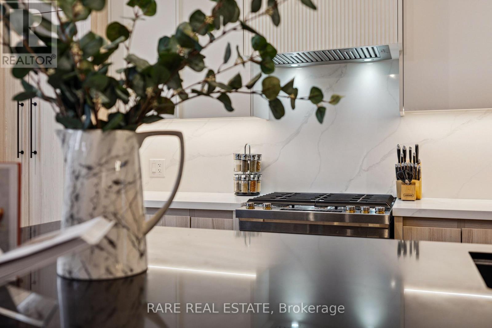 19 Twenty-Ninth Street, Toronto, Ontario  M8W 3A9 - Photo 8 - W13832262