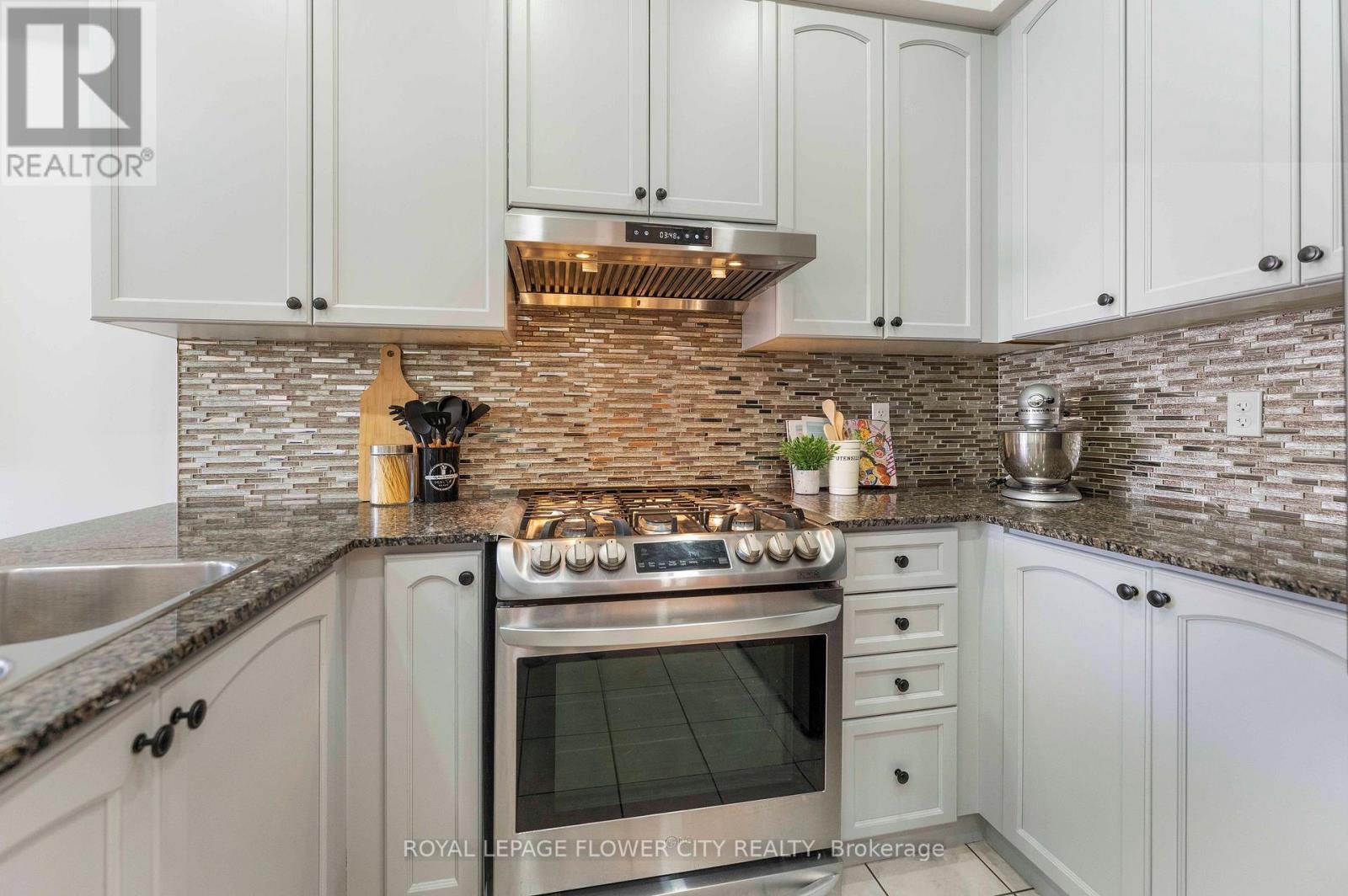 2761 William Jackson Drive, Pickering, Ontario  L1X 0C1 - Photo 17 - E13832156