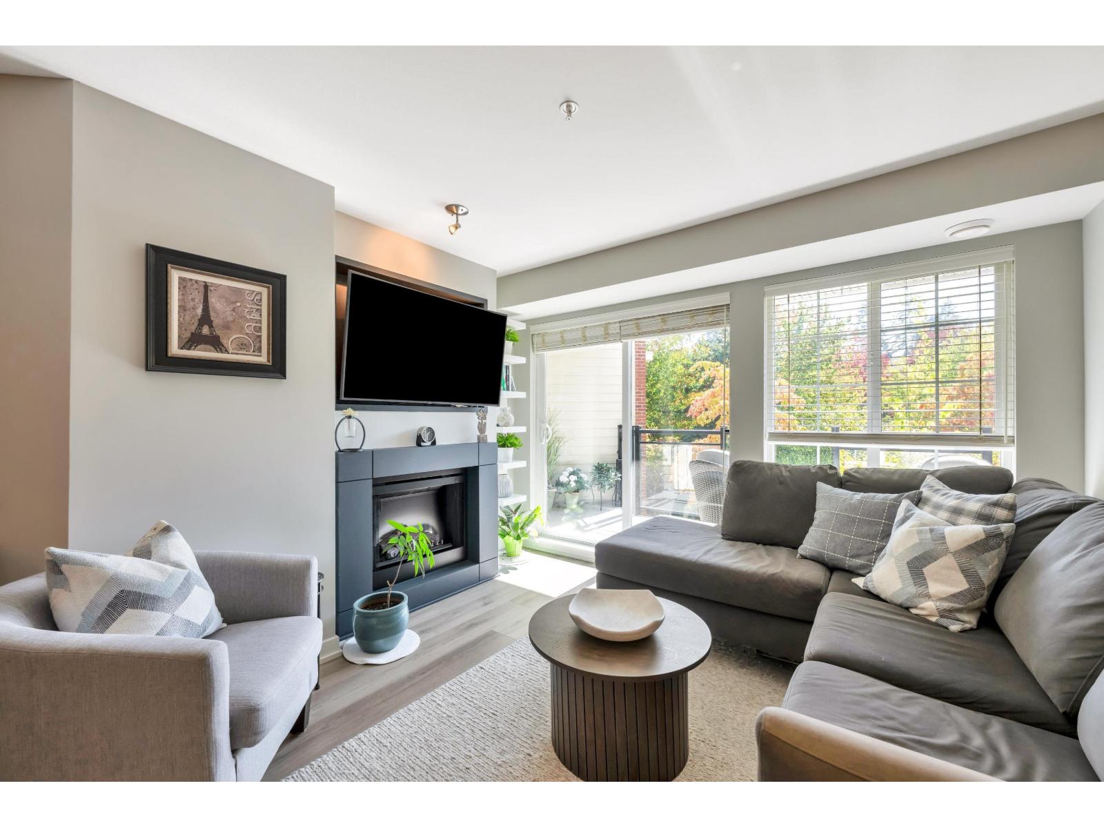 207 2950 King George Boulevard, Surrey, British Columbia  V4P 0E5 - Photo 6 - R3168127