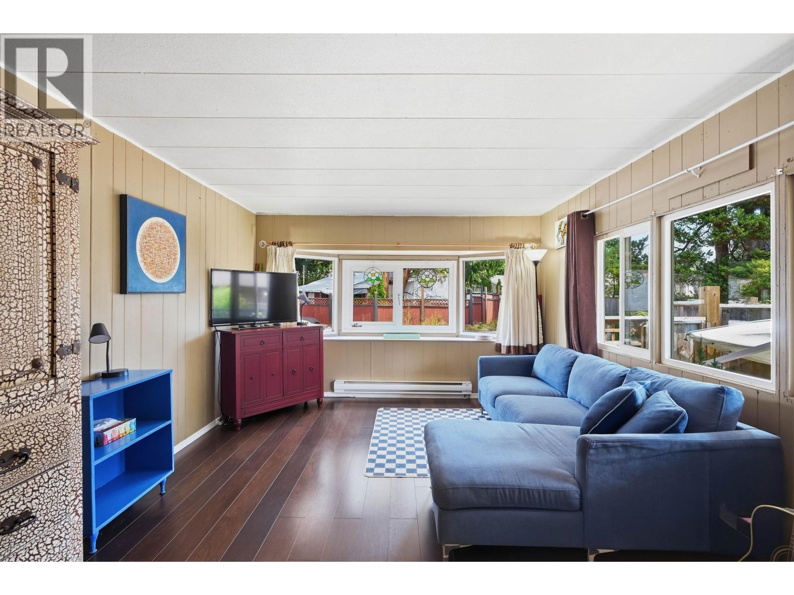 1 4514 SUNSHINE COAST HIGHWAY, Sechelt, British Columbia