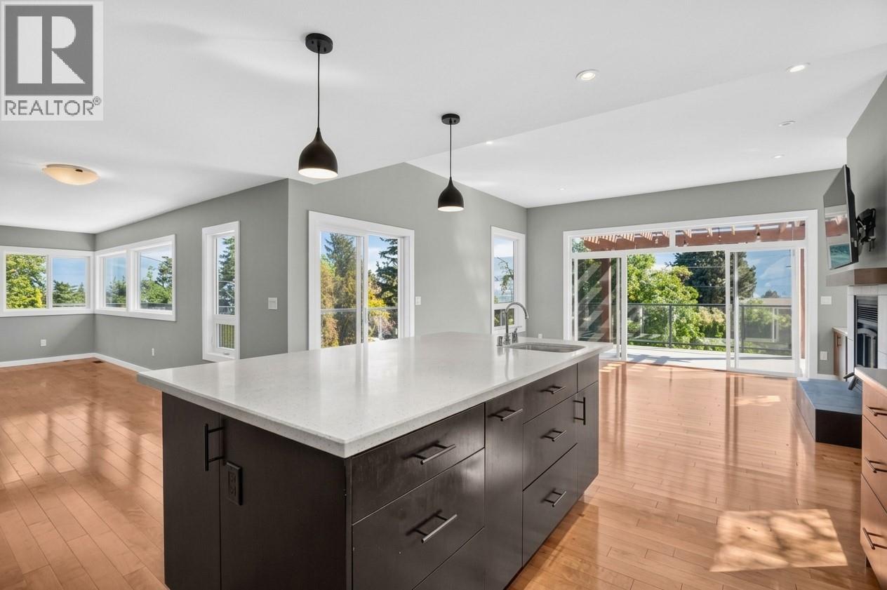 220 West Bench Drive, Penticton, British Columbia  V2A 8X8 - Photo 5 - 10401837