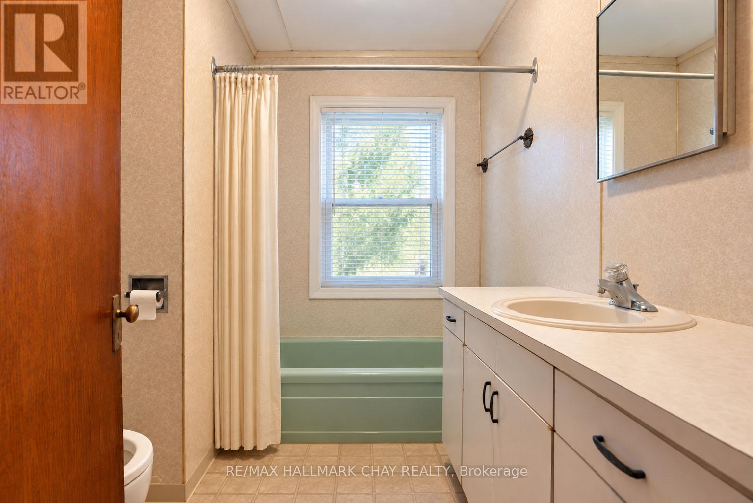 1402 Ridge Road E, Oro-Medonte, Ontario  L0L 1T0 - Photo 23 - S13832270