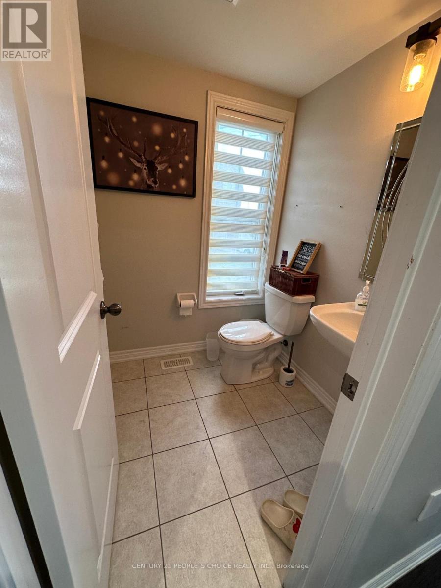Upper - 70 Hogan Manor Drive, Brampton, Ontario L7A 4V3 - Photo 11 - W13832278