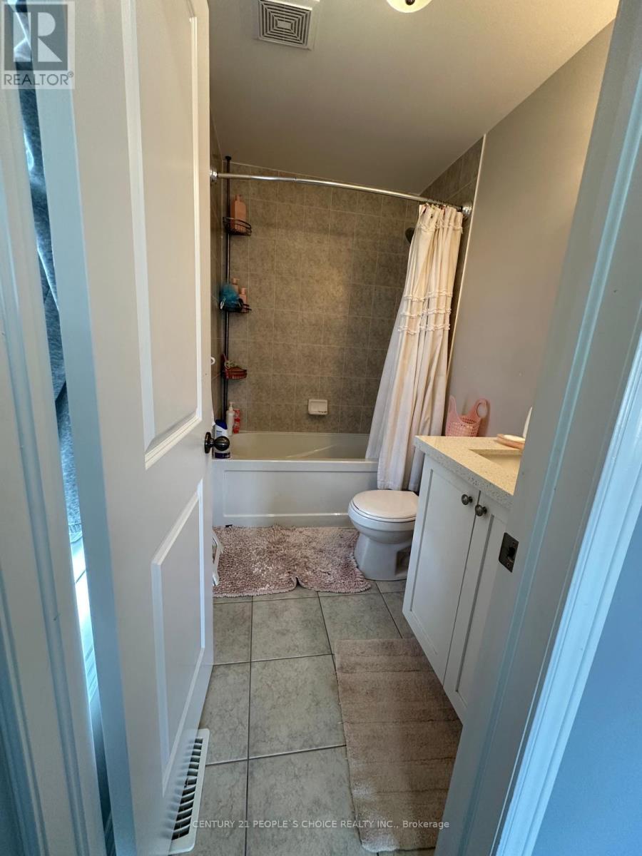 Upper - 70 Hogan Manor Drive, Brampton, Ontario L7A 4V3 - Photo 14 - W13832278