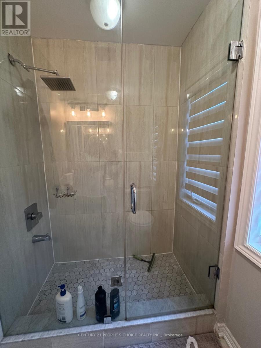 Upper - 70 Hogan Manor Drive, Brampton, Ontario L7A 4V3 - Photo 15 - W13832278