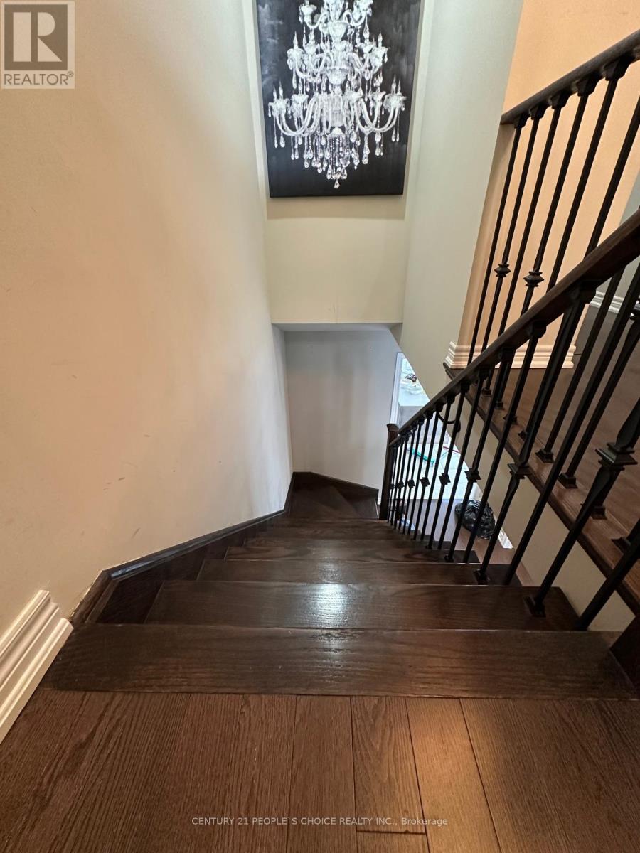Upper - 70 Hogan Manor Drive, Brampton, Ontario L7A 4V3 - Photo 6 - W13832278