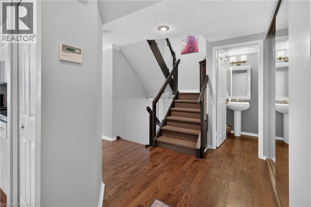 406 Craigleith Drive Unit# 1, Waterloo, Ontario  N2L 5T2 - Photo 3 - 40863671