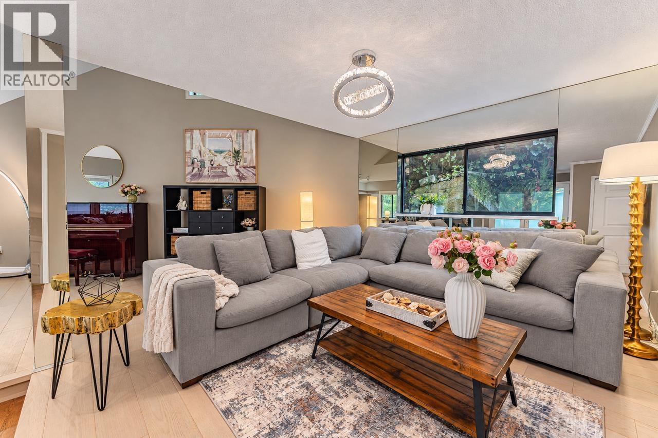 4739 WOODGREEN DRIVE West Vancouver British Columbia Canada V7S3A2 2