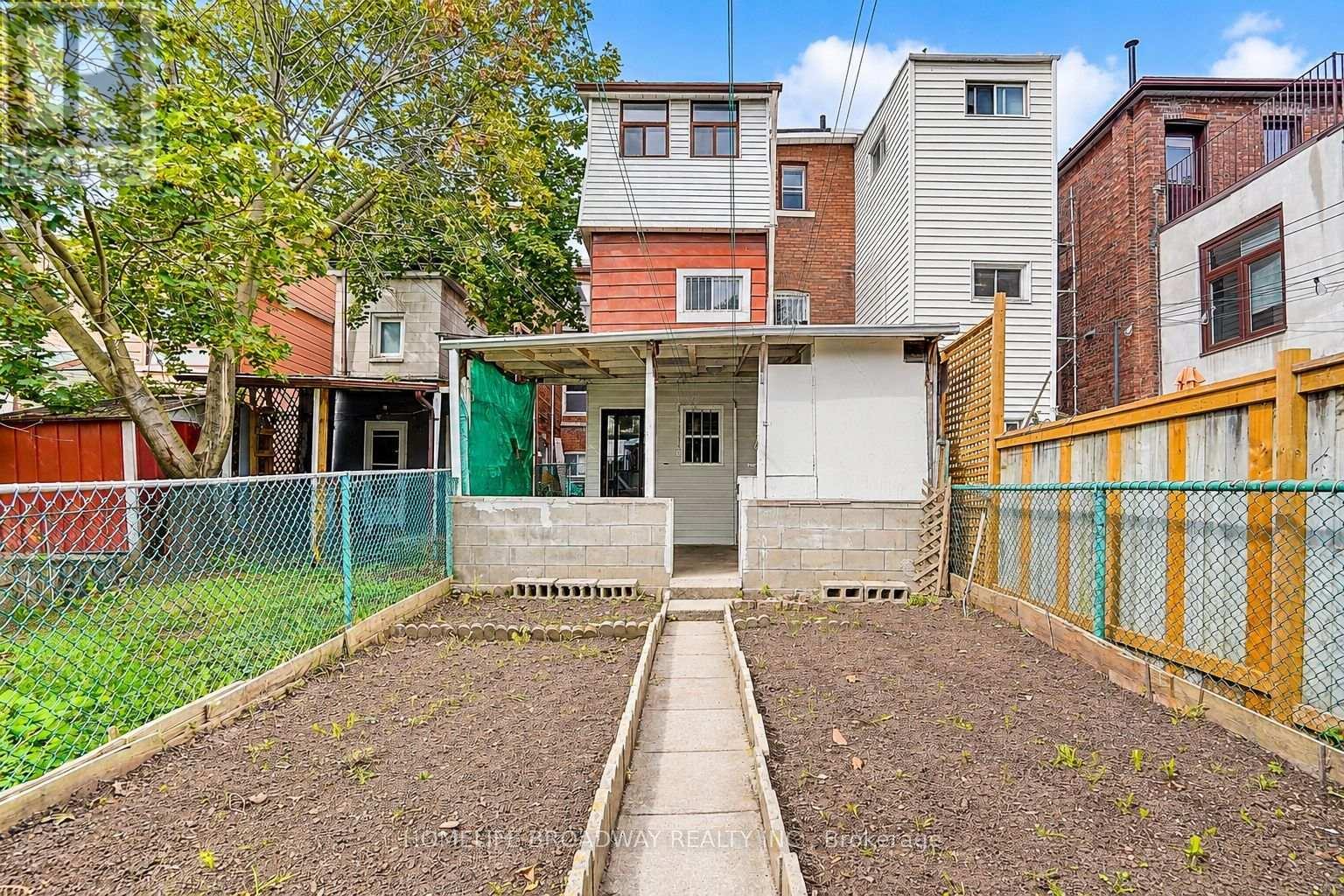 1069 Davenport Road, Toronto, Ontario M6G 2C2 - Photo 4 - C13832350