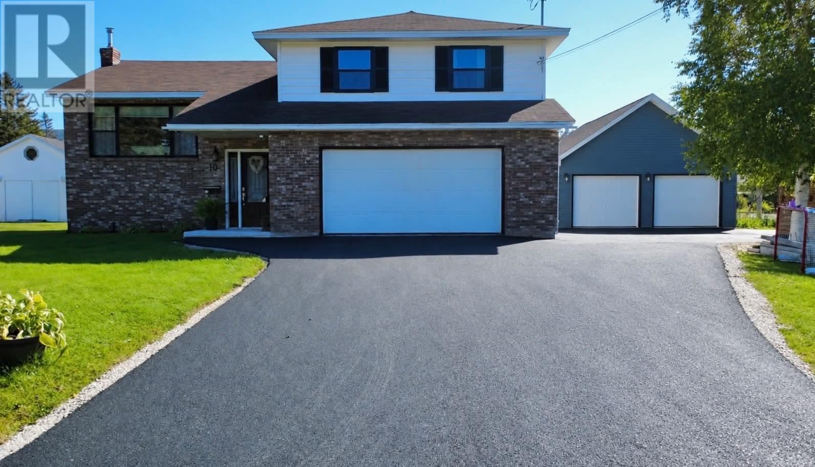 10 Castlewood Drive, Pasadena, Newfoundland & Labrador