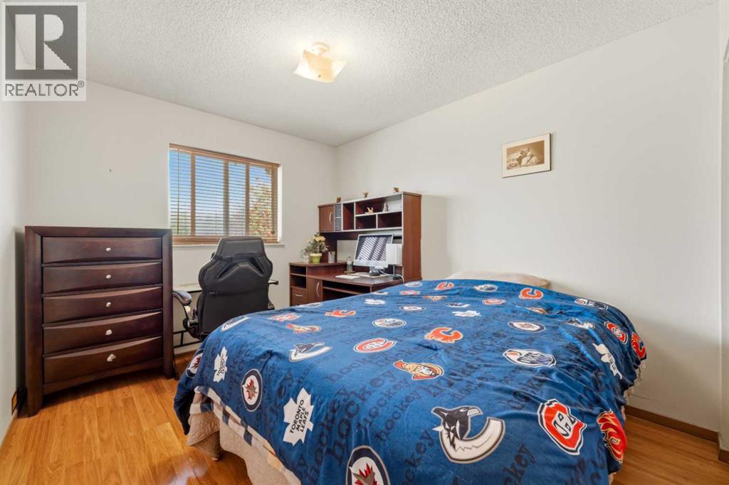 28 Martinglen Way NE