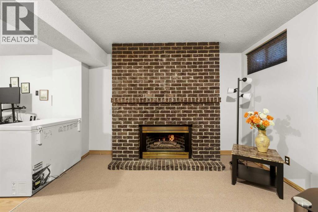 28 Martinglen Way NE