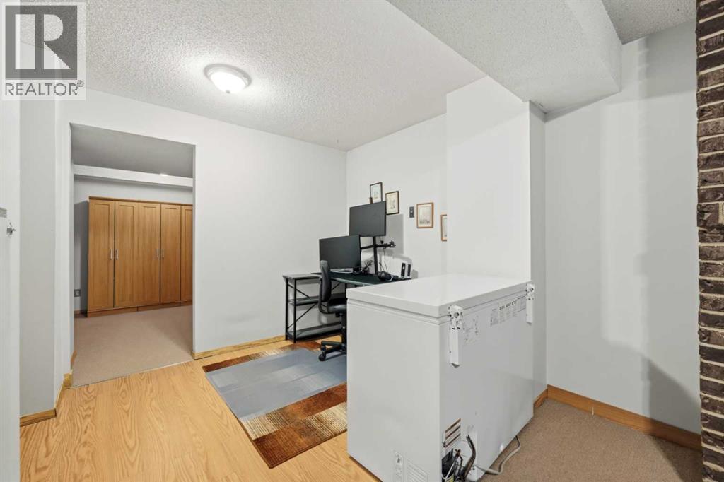 28 Martinglen Way NE