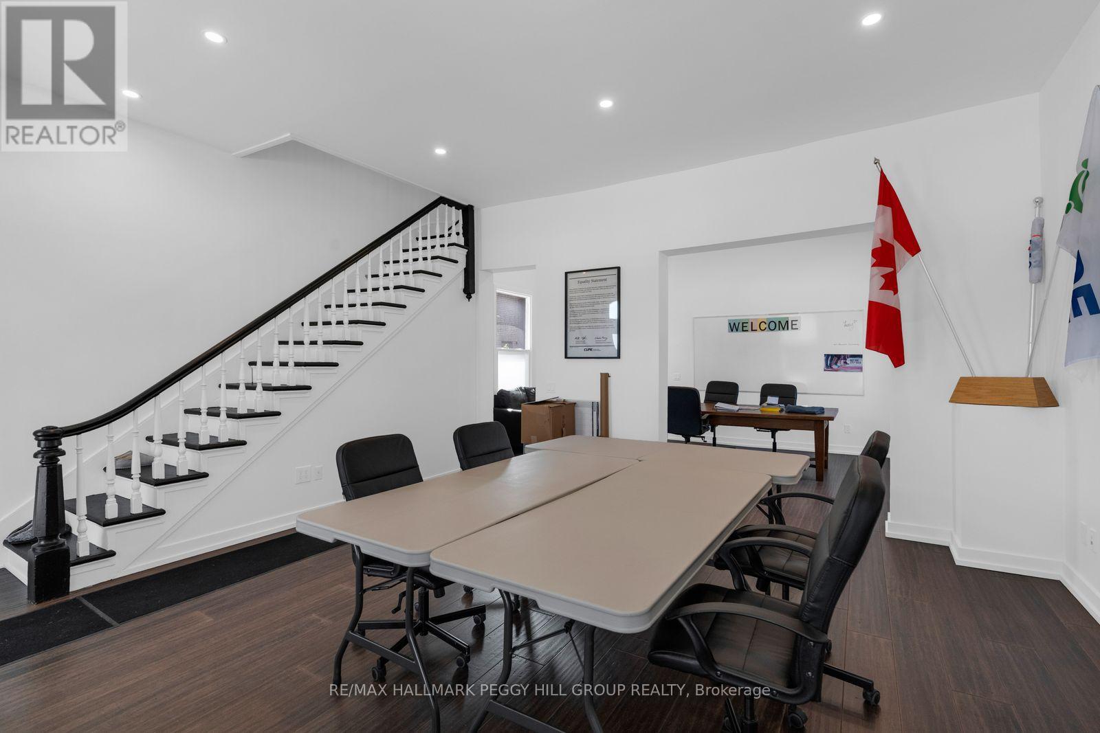 54 Clapperton Street, Barrie, Ontario  L4M 3E9 - Photo 4 - S13832342