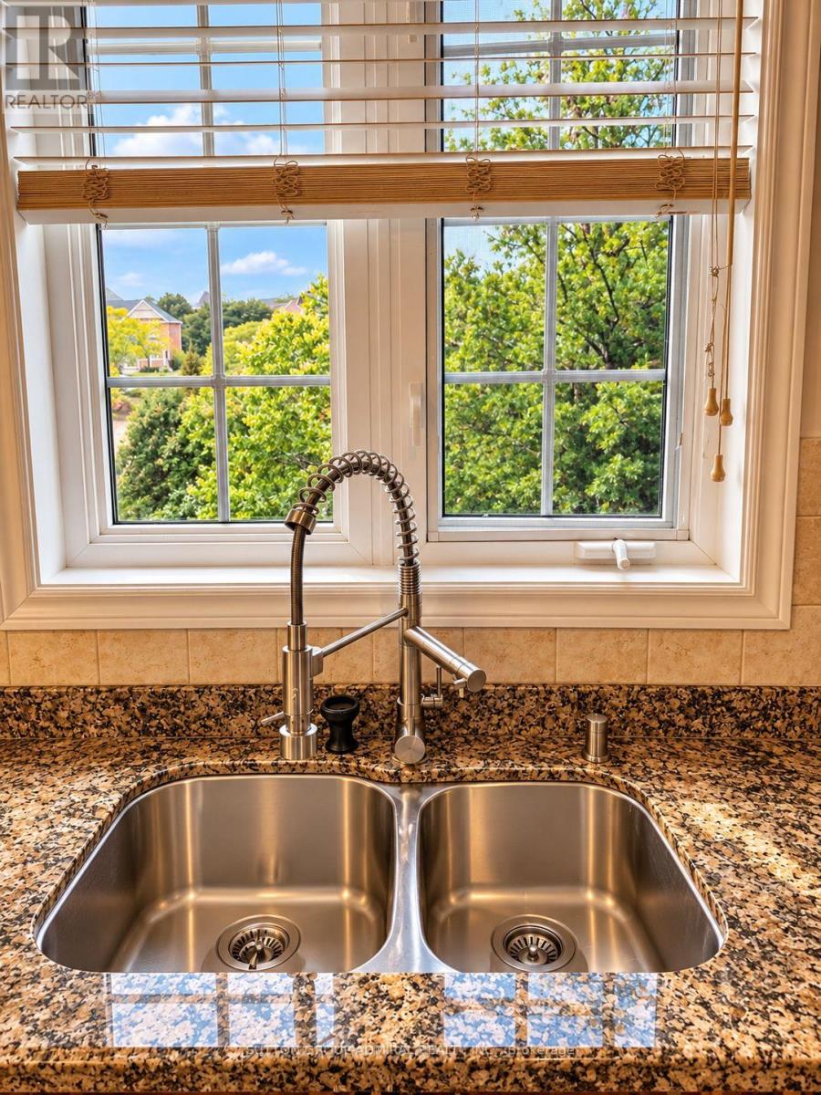 2323 Falling Green Drive, Oakville, Ontario  L6M 5A7 - Photo 13 - W13832316