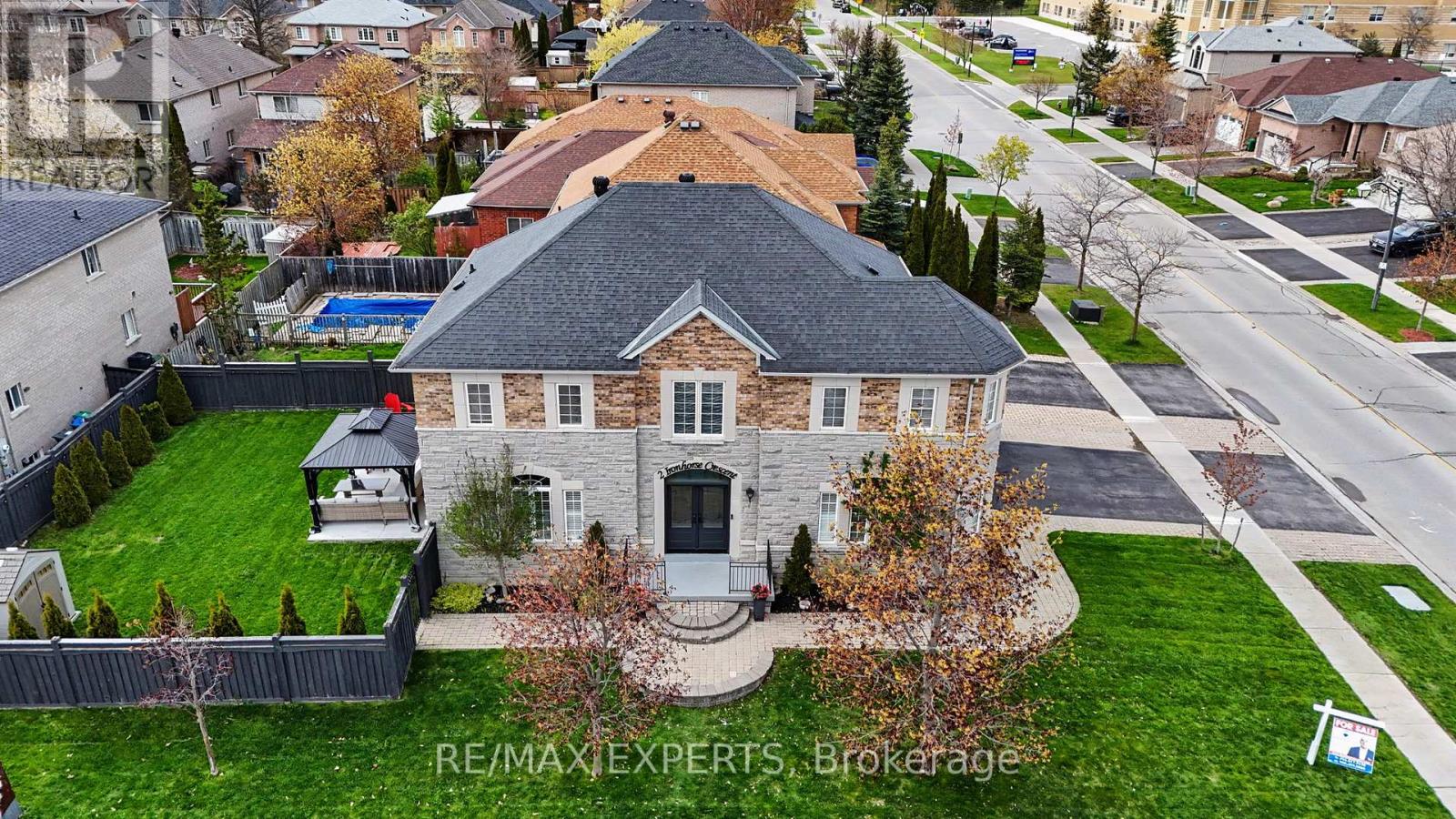 2 Ironhorse Crescent, Caledon, Ontario  L7E 2K8 - Photo 4 - W13832348
