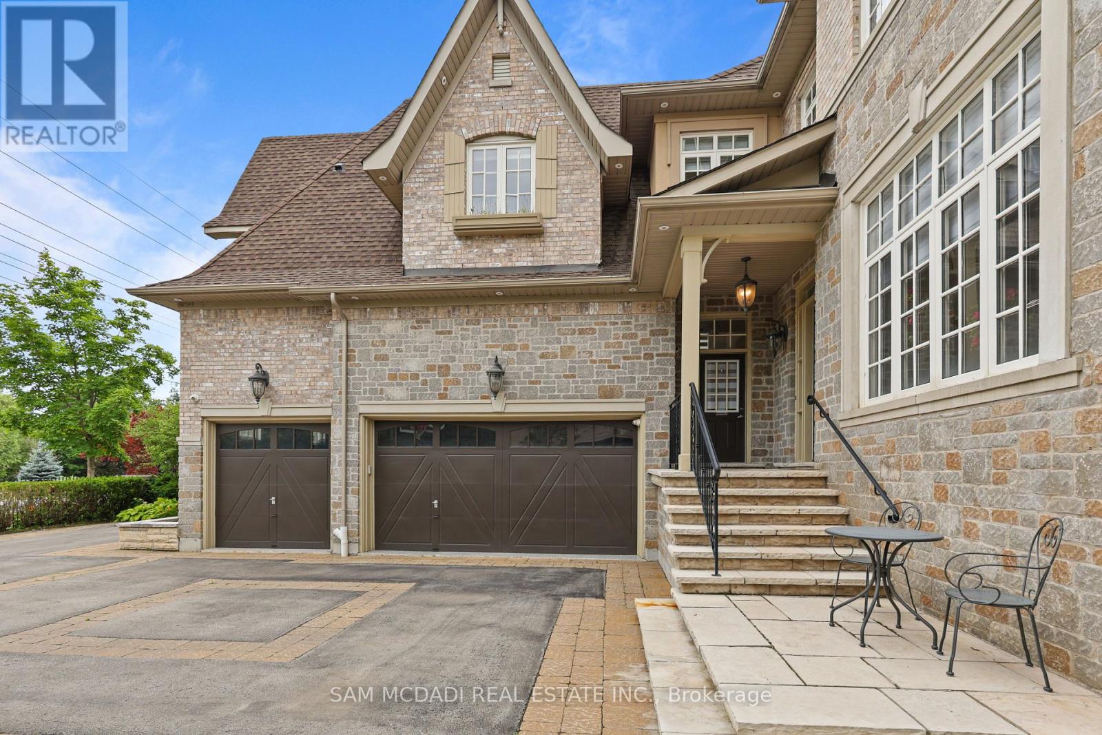 725 Queensway W, Mississauga, Ontario  L5C 1A7 - Photo 2 - W13832376