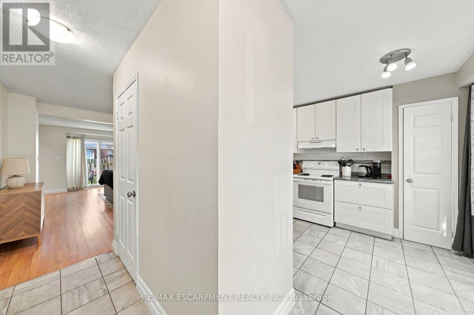 47 - 55 Kerman Avenue, Grimsby, Ontario  L3M 5G2 - Photo 3 - X13832312