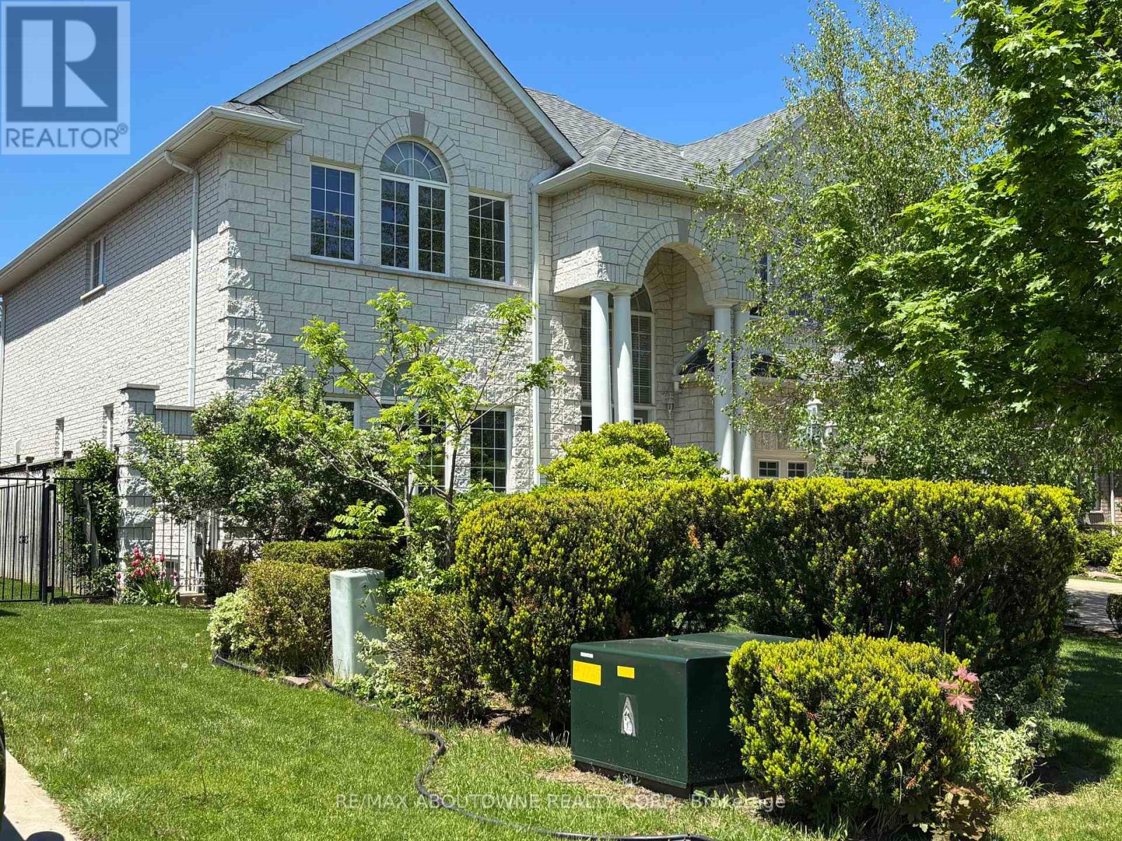 6 Fourseasons Drive, Hamilton, Ontario  L8E 5Y5 - Photo 2 - X13832394