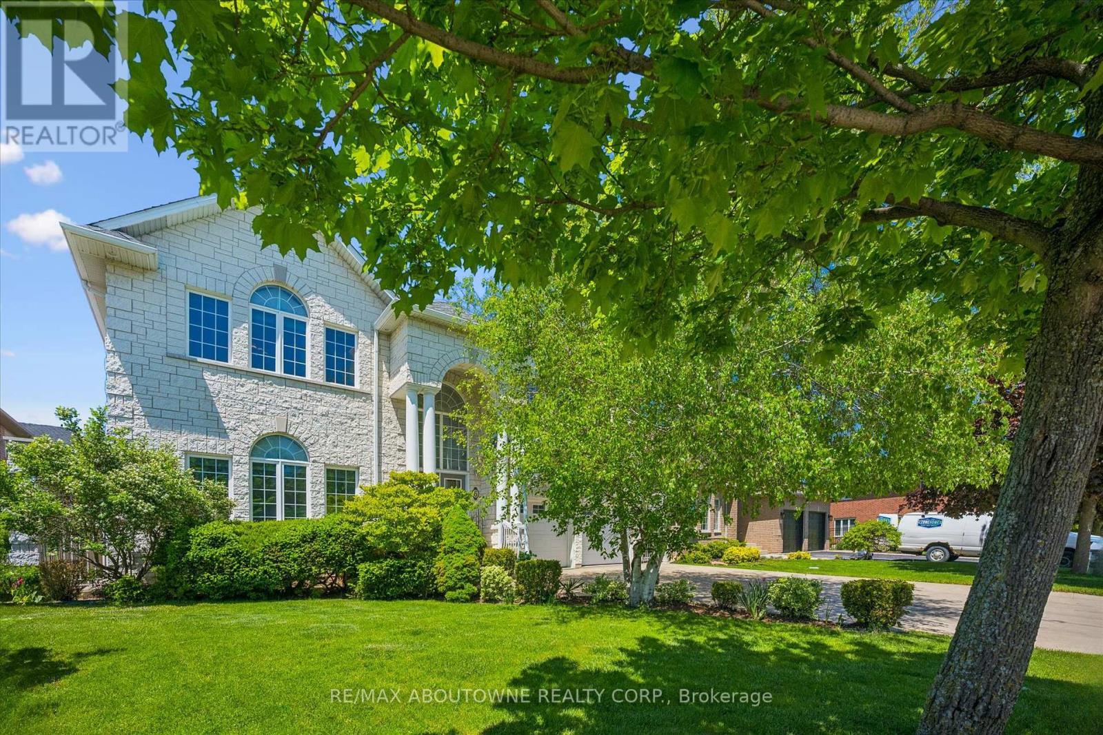 6 Fourseasons Drive, Hamilton, Ontario  L8E 5Y5 - Photo 3 - X13832394