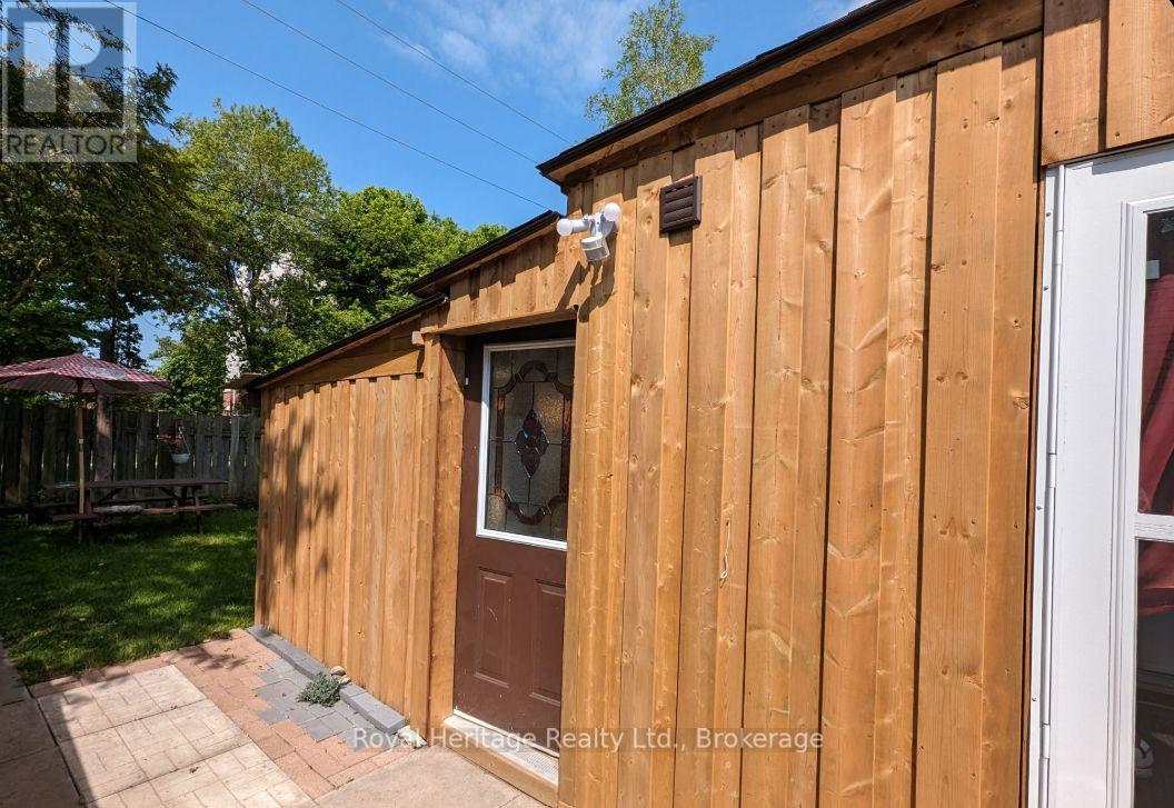B - 204 Court Street, Oshawa (Central), Ontario  L1H 4W7 - Photo 1 - E13832414