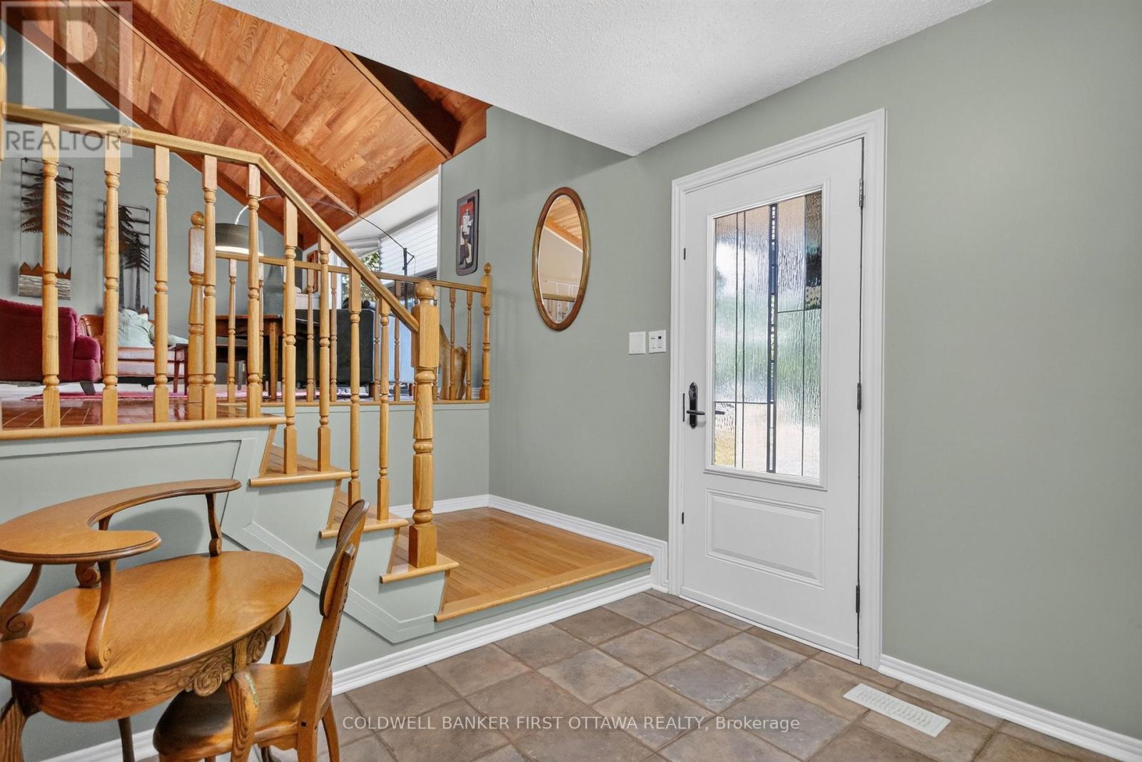 9 Foxrun Lane, Ottawa, Ontario  K1V 9W4 - Photo 2 - X13832126