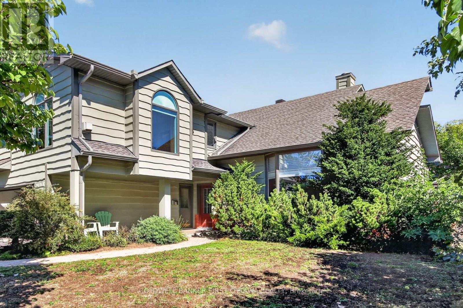 9 FOXRUN LANE, Ottawa, Ontario