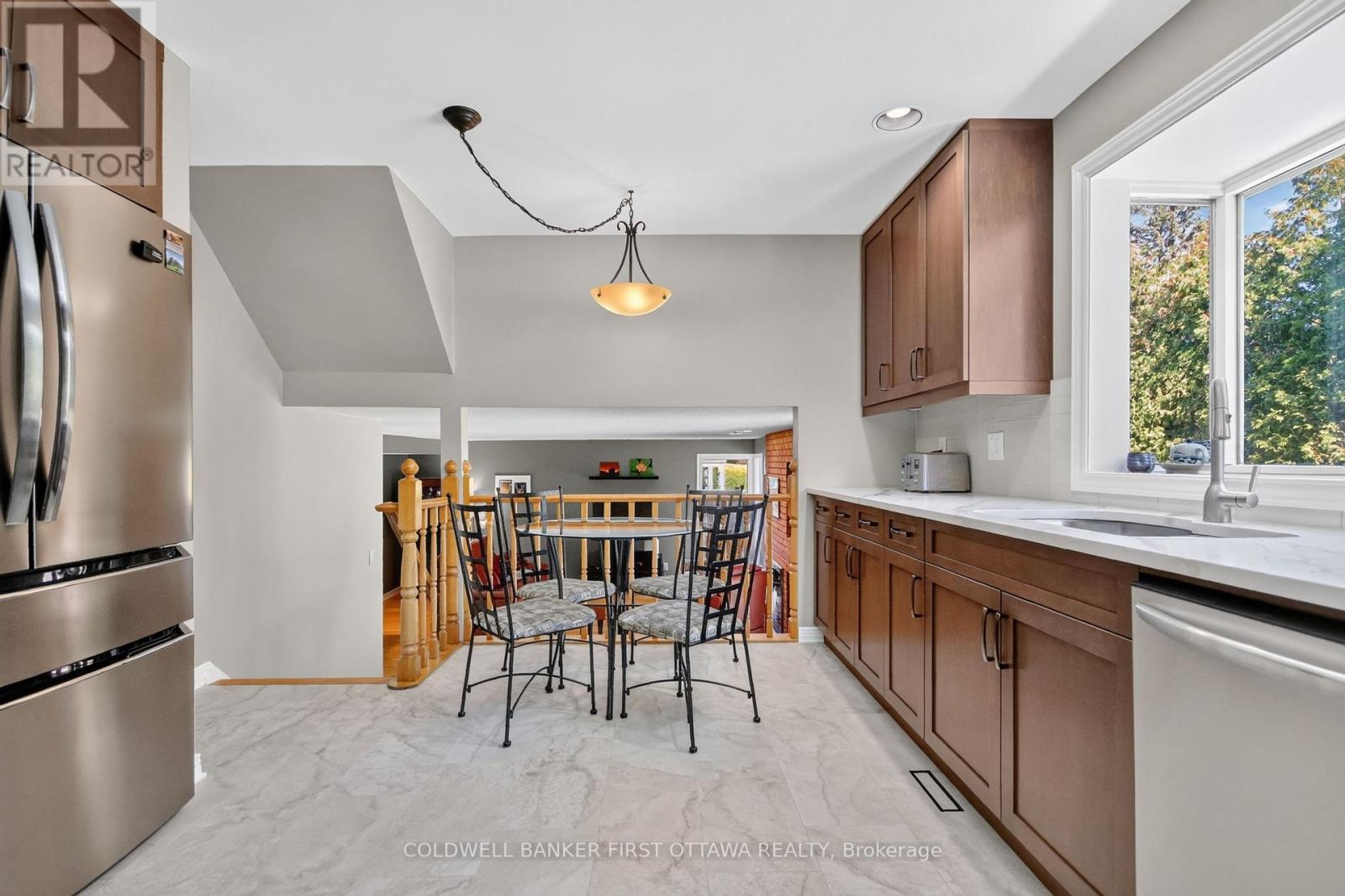 9 Foxrun Lane, Ottawa, Ontario  K1V 9W4 - Photo 4 - X13832126