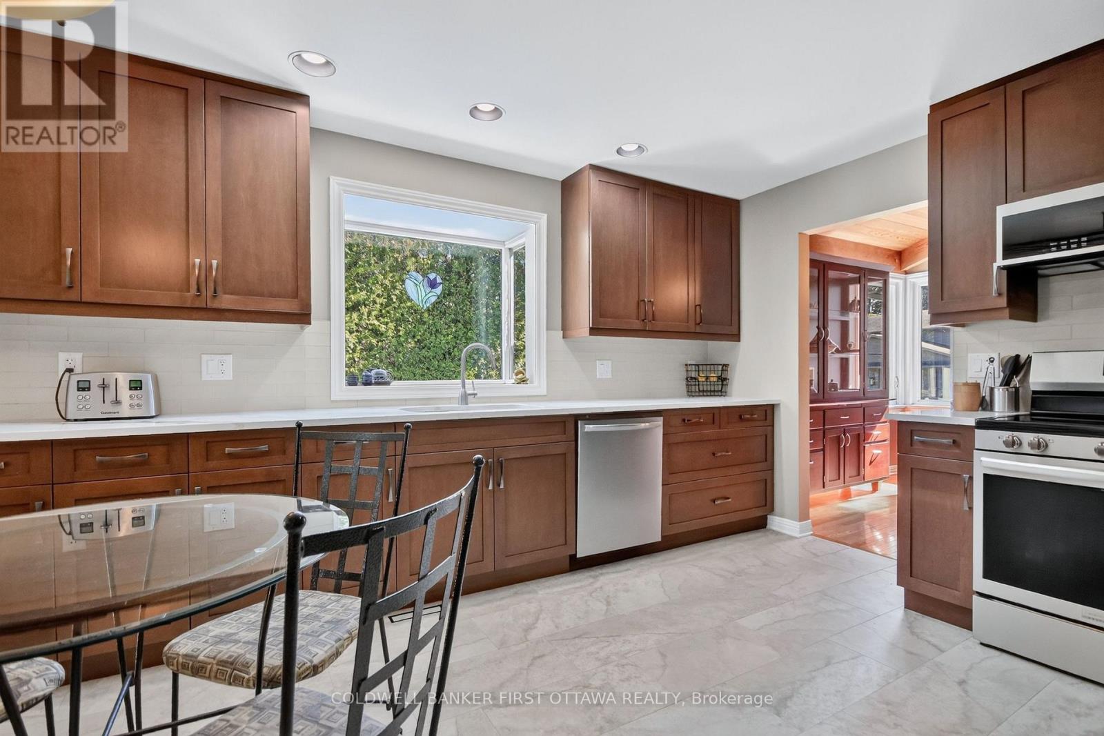9 Foxrun Lane, Ottawa, Ontario  K1V 9W4 - Photo 6 - X13832126