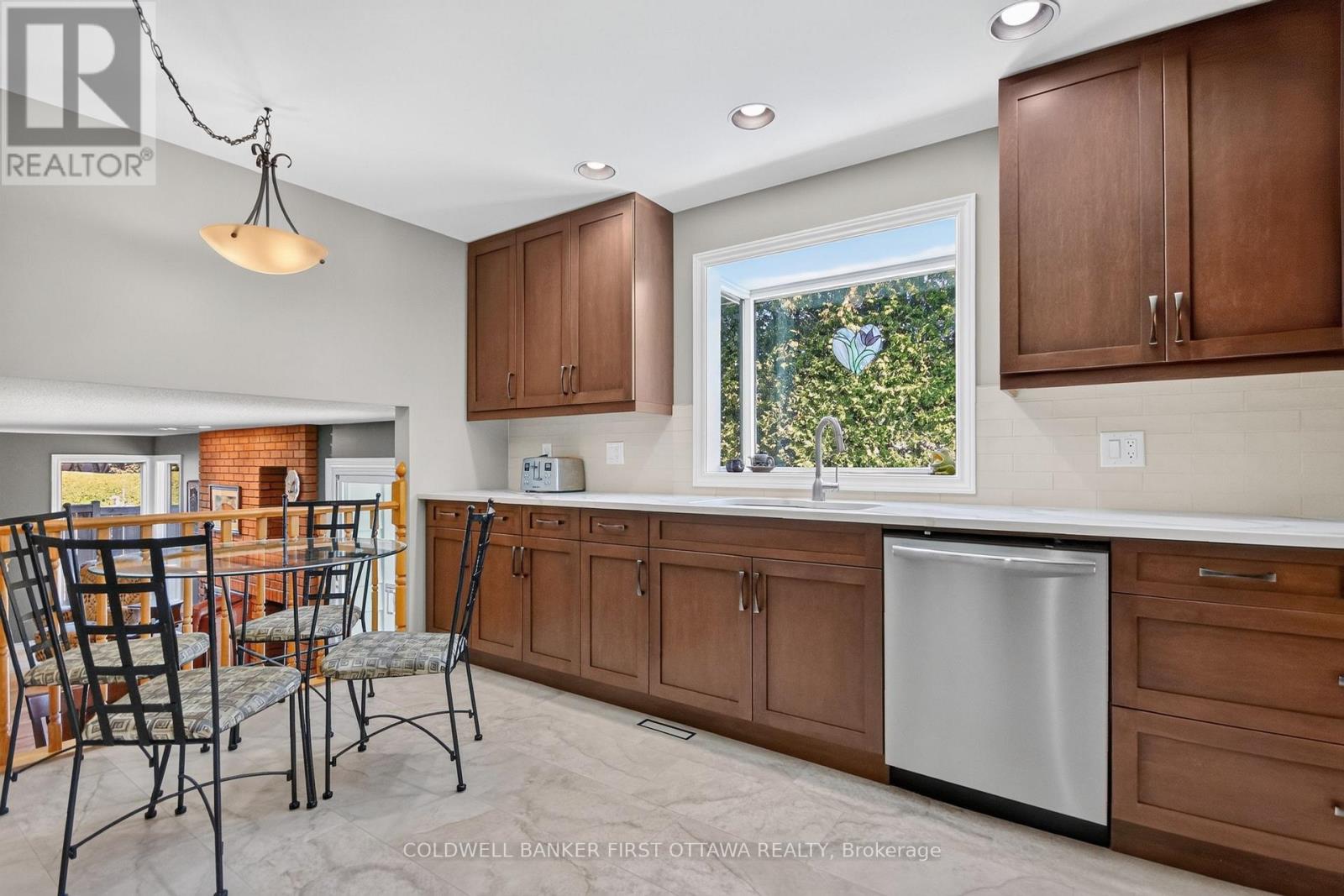 9 Foxrun Lane, Ottawa, Ontario  K1V 9W4 - Photo 8 - X13832126