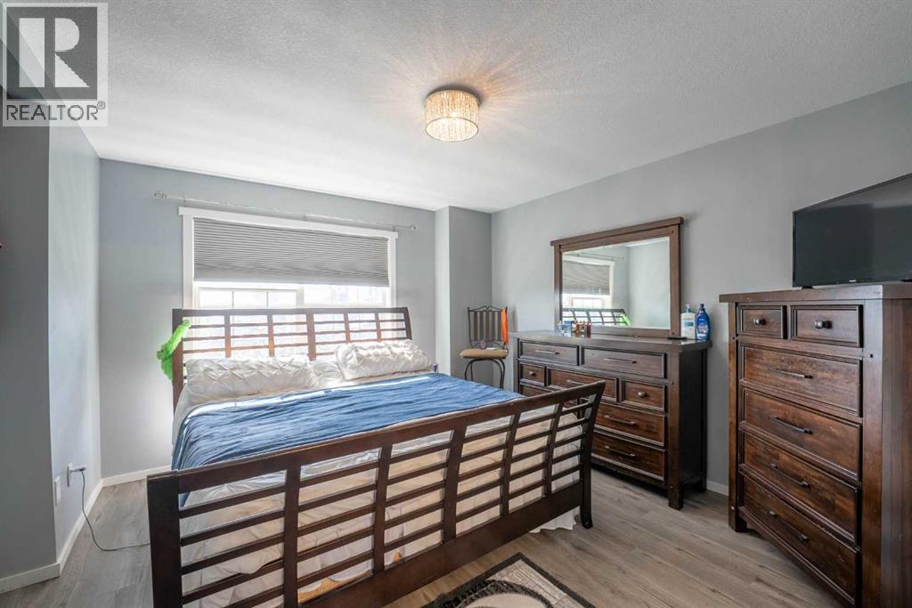53 Peigan Court W