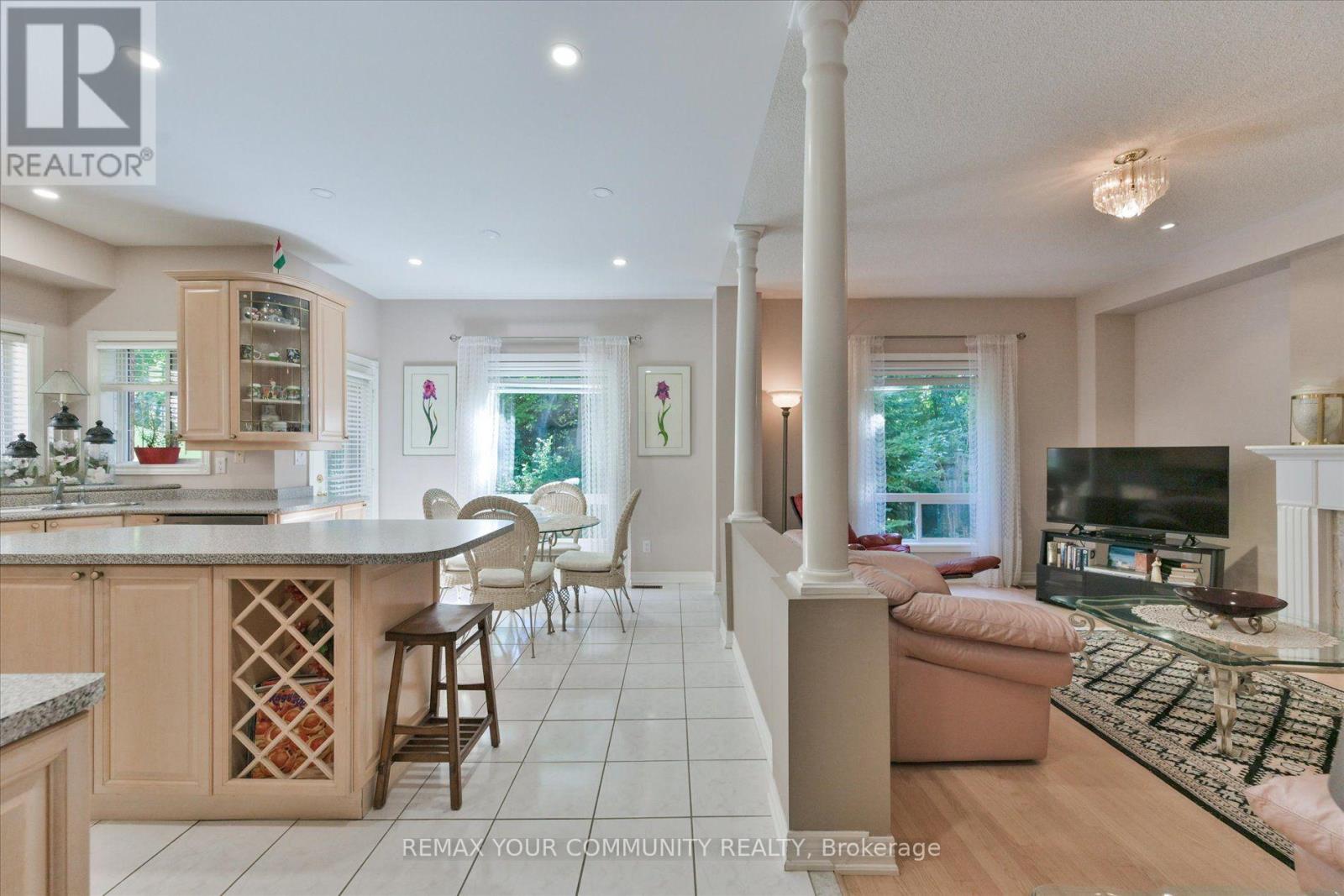 153 Estate Garden Drive, Richmond Hill, Ontario  L4E 3X8 - Photo 10 - N13832408