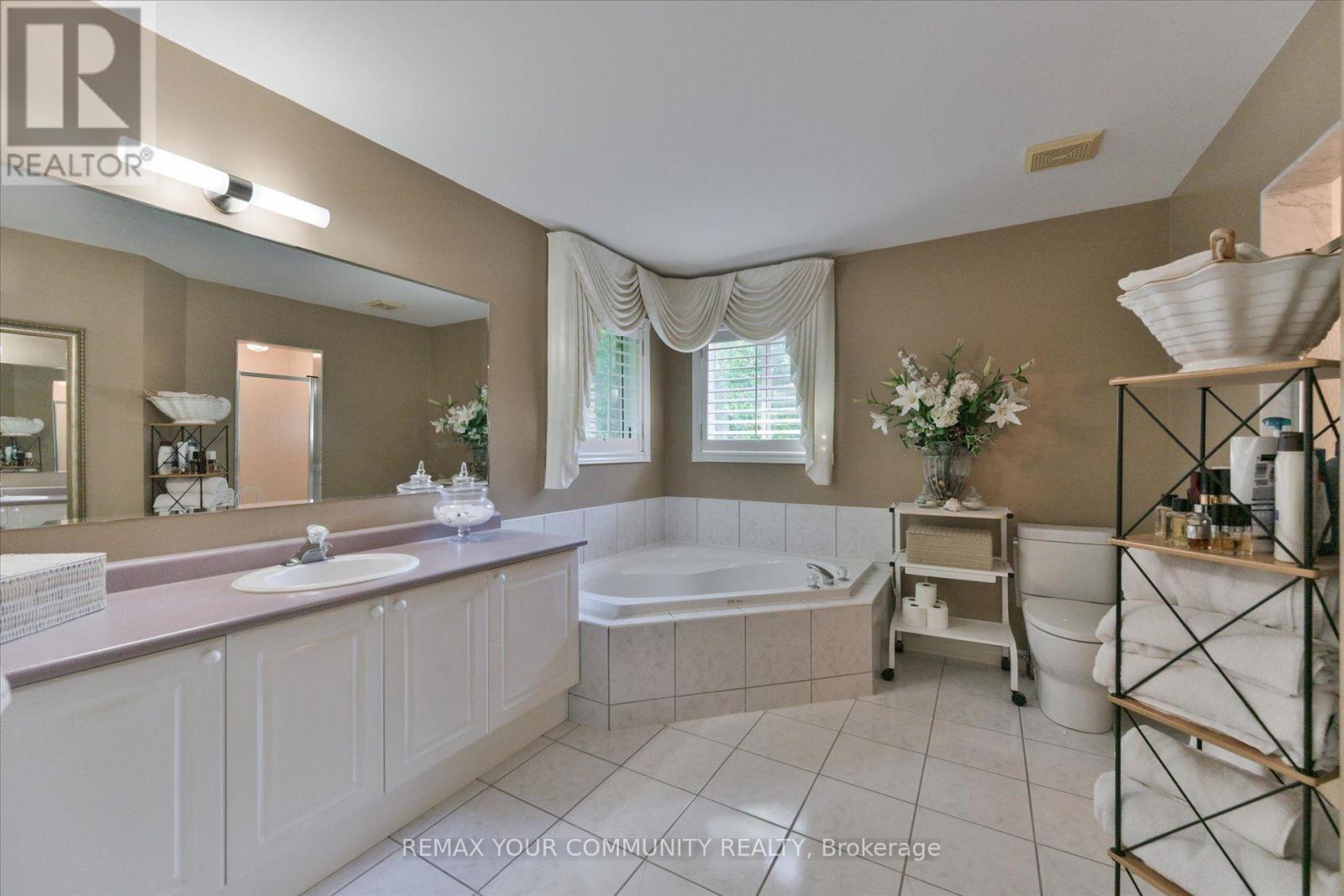 153 Estate Garden Drive, Richmond Hill, Ontario  L4E 3X8 - Photo 25 - N13832408
