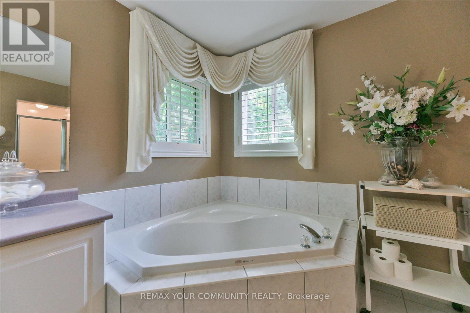 153 Estate Garden Drive, Richmond Hill, Ontario  L4E 3X8 - Photo 26 - N13832408
