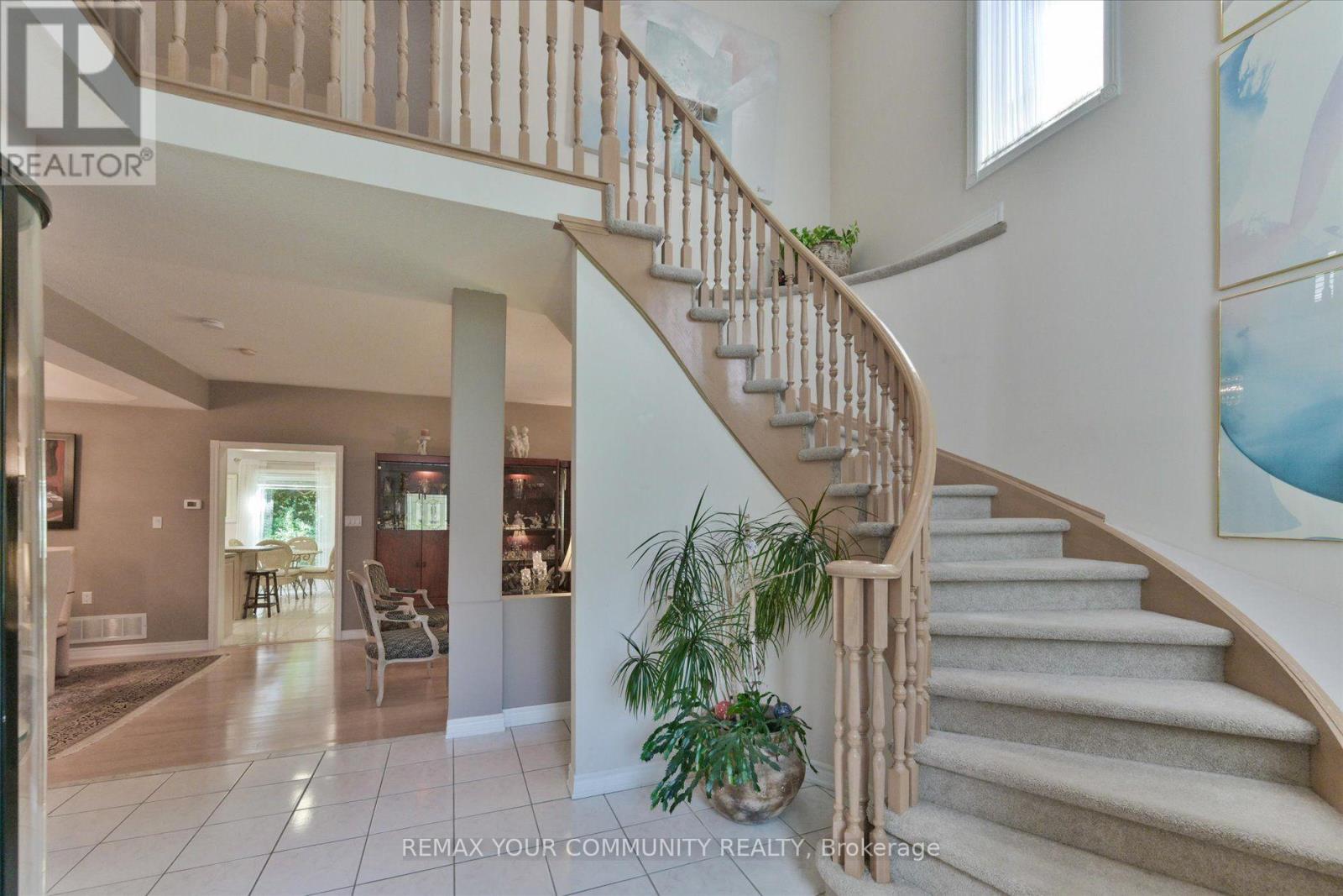 153 Estate Garden Drive, Richmond Hill, Ontario  L4E 3X8 - Photo 3 - N13832408