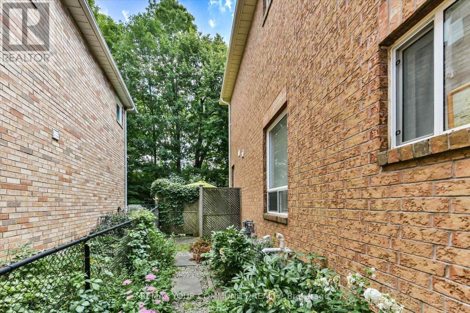 153 Estate Garden Drive, Richmond Hill, Ontario  L4E 3X8 - Photo 31 - N13832408